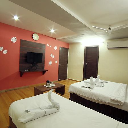 Hotel Avion Inn Ахмедабад Екстериор снимка
