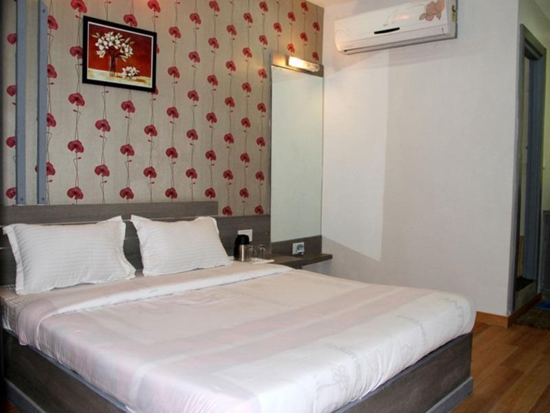 Hotel Avion Inn Ахмедабад Екстериор снимка